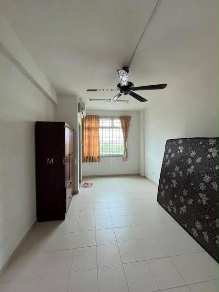 Pangsapuri untuk Dijual di Bayu Puteri 1 - Melinda Ee - Living Room - PropertyGuru.com.my