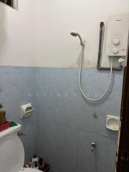 Pangsapuri untuk Dijual di Bayu Puteri 1 - Melinda Ee - Bathroom - PropertyGuru.com.my