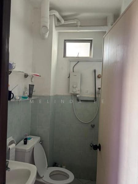 Pangsapuri untuk Dijual di Bayu Puteri 1 - Melinda Ee - Bathroom - PropertyGuru.com.my