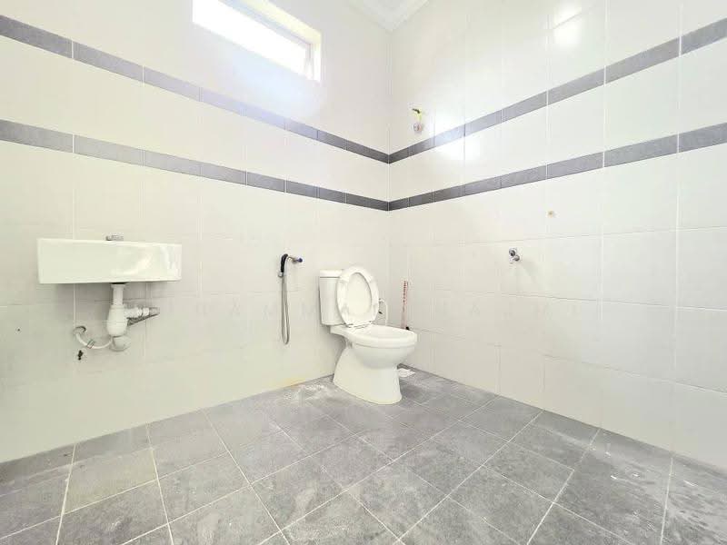 Semi-Detached House for Sale in Kampung Gong Pauh (Cukai) - Muhammad Najmi - Bathroom - PropertyGuru.com.my