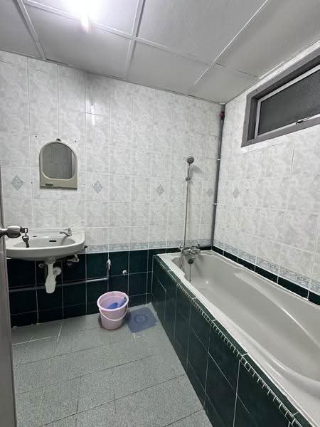 Apartment for Sale at Sri Intan 2 - Kenji Ti - Bathroom - PropertyGuru.com.my
