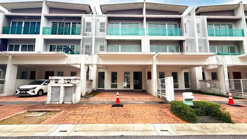 3-storey Terraced House for Sale in Taman Subang Mas (Subang Jaya) - Ashraff Daniel - Exterior - PropertyGuru.com.my