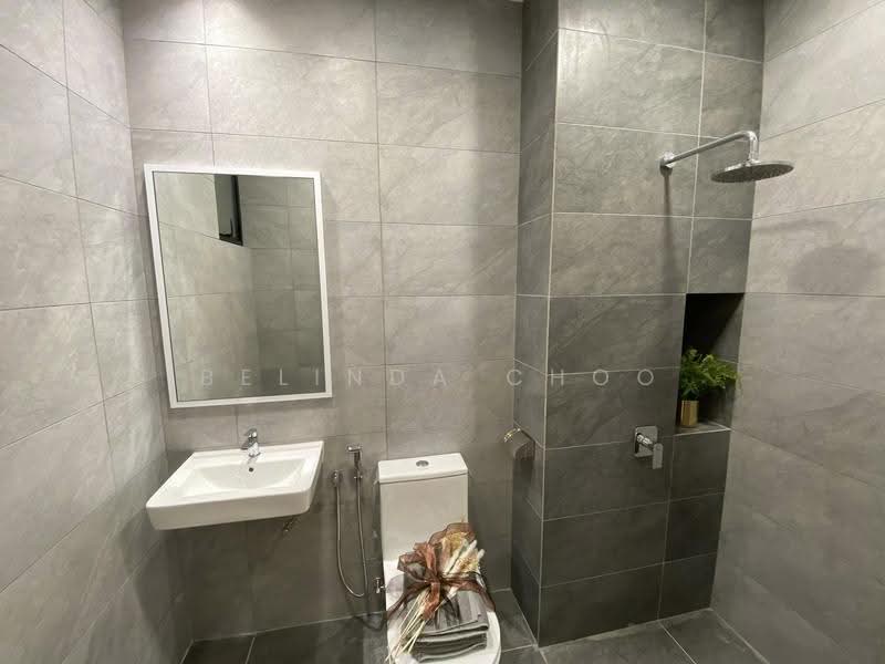 Kediaman Servis untuk Dijual di Paragon Gateway - Belinda Choo - Bathroom - PropertyGuru.com.my