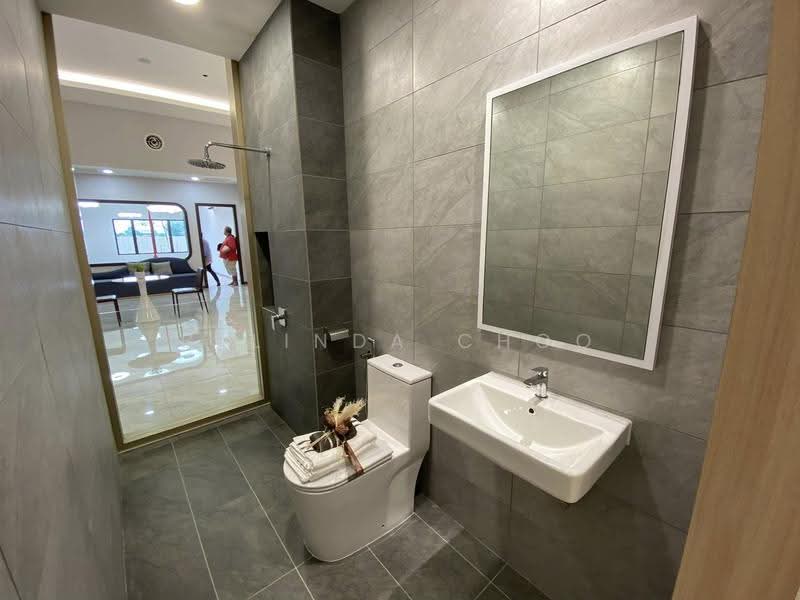 Kediaman Servis untuk Dijual di Paragon Gateway - Belinda Choo - Bathroom - PropertyGuru.com.my