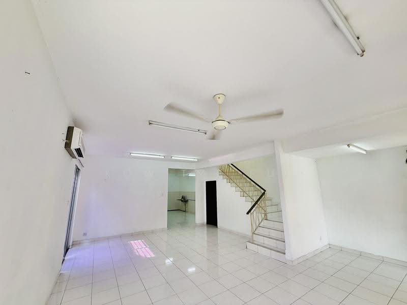 Rumah Berkembar untuk Disewa di Taman Aman Perdana (Kapar) - Kow Tze Fui - Living Room - PropertyGuru.com.my