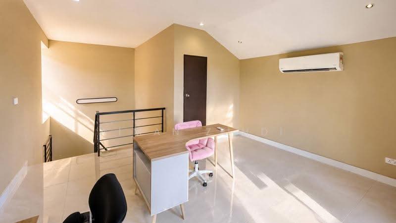 Rumah Teres 2.5-Tingkat untuk Dijual di Seksyen 16 (Shah Alam) - AIMAN ZUHDI - Study - PropertyGuru.com.my