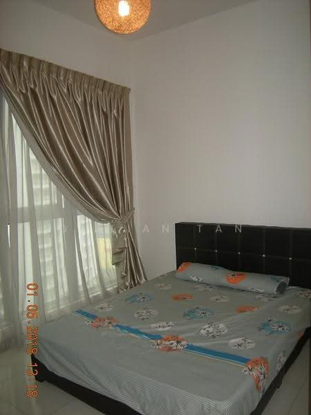 Kediaman Servis untuk Dijual di Regalia Residence - Gillian Tan - Bedroom - PropertyGuru.com.my