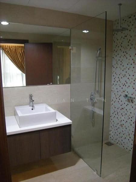 Kediaman Servis untuk Dijual di Regalia Residence - Gillian Tan - Bathroom - PropertyGuru.com.my