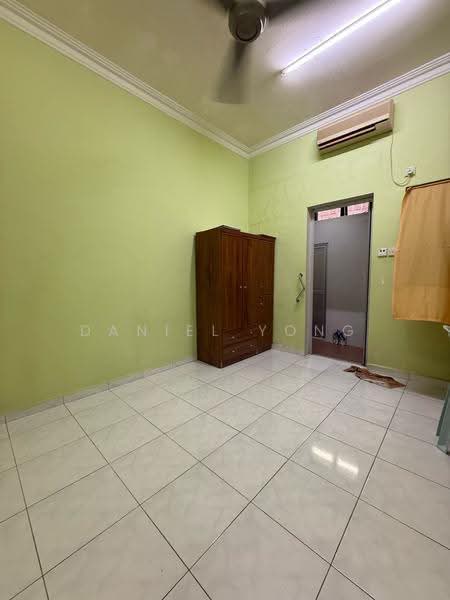 2-storey Terraced House for Sale in Taman Perling (Perling) - Daniel Yong - Bedroom - PropertyGuru.com.my