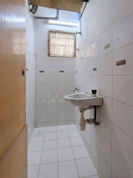 Apartment for Sale at Pangsapuri Melor - Azzad Zarull - Bathroom - PropertyGuru.com.my