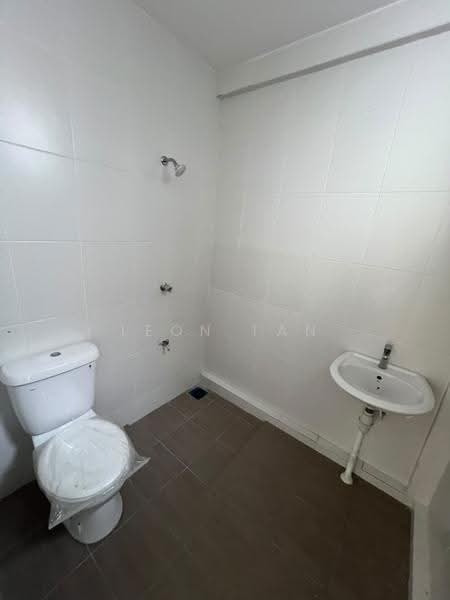 2-storey Terraced House for Sale in Batu Kawa (Kuching) - Leon Tan - Bathroom - PropertyGuru.com.my