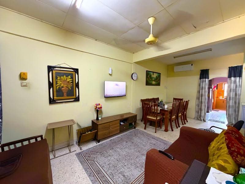 Rumah Teres 1-Tingkat untuk Dijual di Taman Tasik Teratai (Serendah) - AIMAN ZUHDI - Living Room - PropertyGuru.com.my