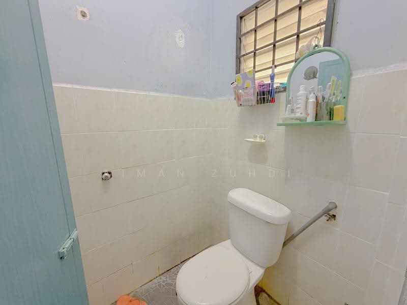 Rumah Teres 1-Tingkat untuk Dijual di Taman Tasik Teratai (Serendah) - AIMAN ZUHDI - Bathroom - PropertyGuru.com.my