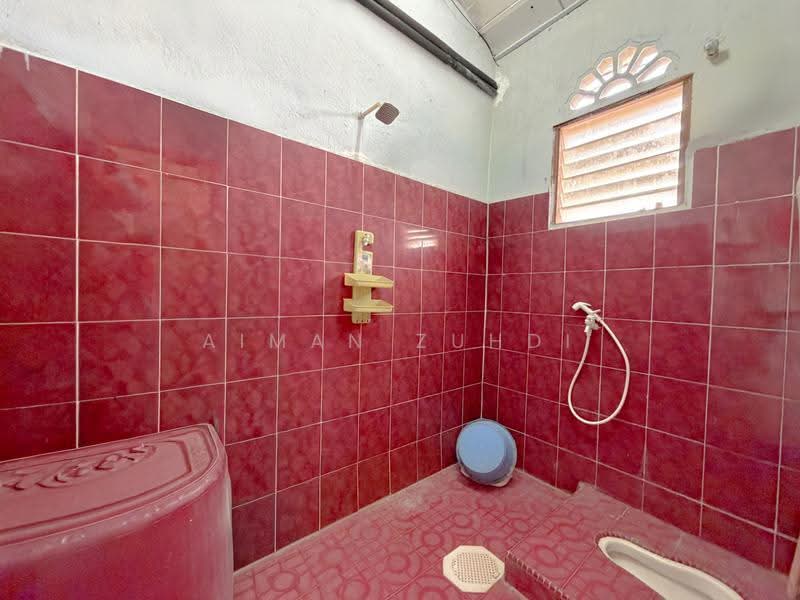 Rumah Teres 1-Tingkat untuk Dijual di Taman Tasik Teratai (Serendah) - AIMAN ZUHDI - Bathroom - PropertyGuru.com.my