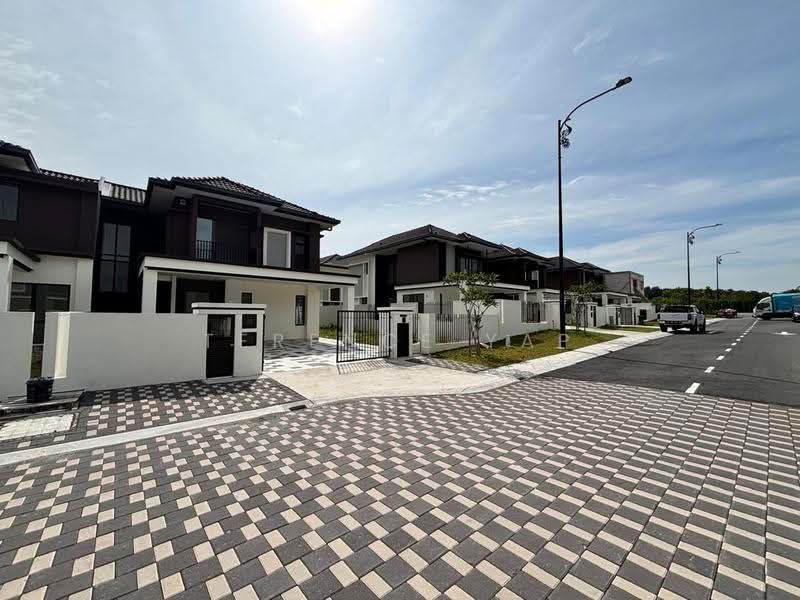 Rumah Berkembar untuk Dijual di Taman Tasik Semenyih (Semenyih) - Terence Yap - Exterior - PropertyGuru.com.my