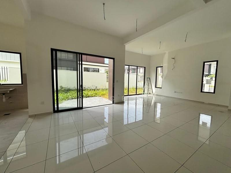 Rumah Berkembar untuk Dijual di Taman Tasik Semenyih (Semenyih) - Terence Yap - Living Room - PropertyGuru.com.my