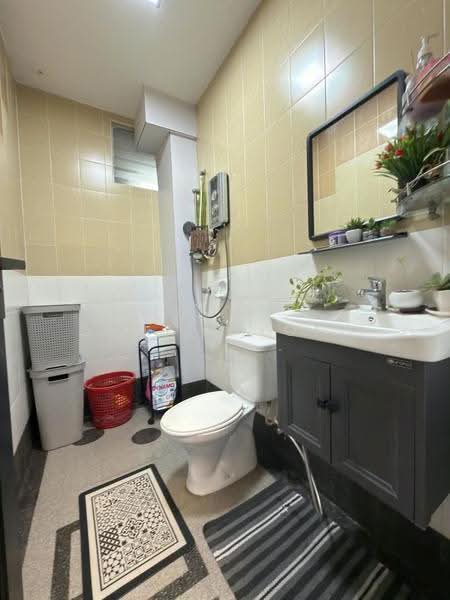 Apartment for Sale at Kipark Apartment - Daniel Yong - Bathroom - PropertyGuru.com.my