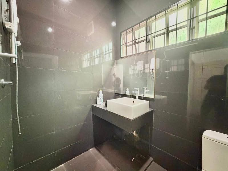 Bungalow House for Sale in Taman Ampang Indah (Kuala Kubu Bharu) - AIMAN ZUHDI - Bathroom - PropertyGuru.com.my
