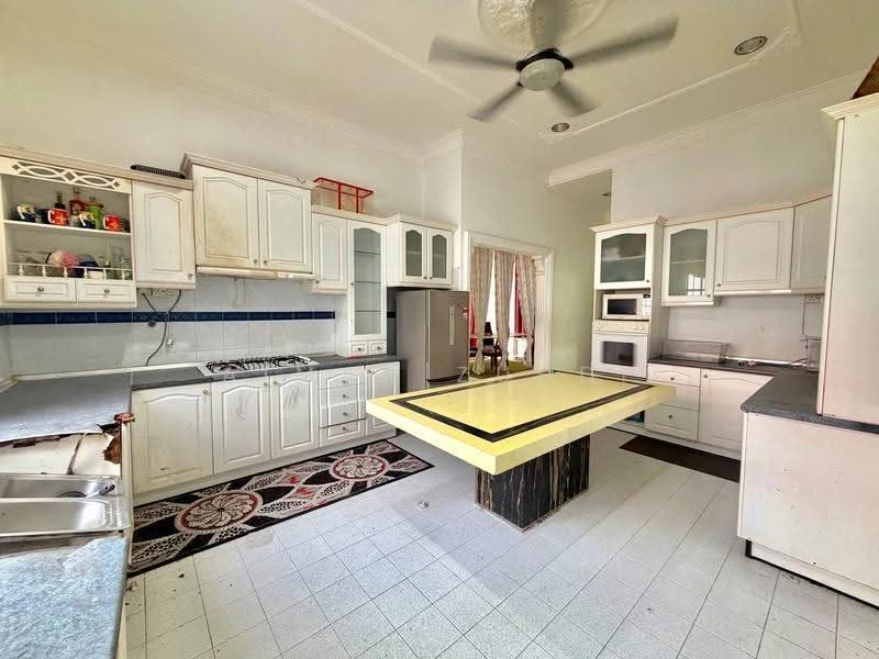 Bungalow House for Sale in Taman Ampang Indah (Kuala Kubu Bharu) - AIMAN ZUHDI - Kitchen - PropertyGuru.com.my