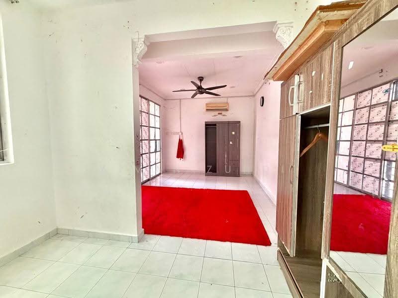 Bungalow House for Sale in Taman Ampang Indah (Kuala Kubu Bharu) - AIMAN ZUHDI - Living Room - PropertyGuru.com.my