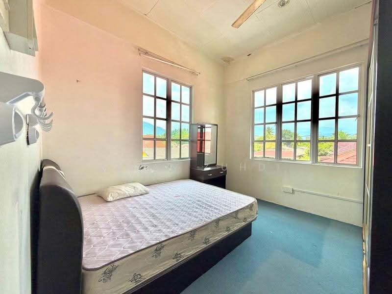 Bungalow House for Sale in Taman Ampang Indah (Kuala Kubu Bharu) - AIMAN ZUHDI - Bedroom - PropertyGuru.com.my