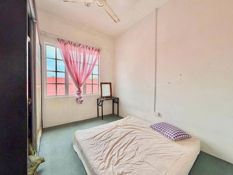 Bungalow House for Sale in Taman Ampang Indah (Kuala Kubu Bharu) - AIMAN ZUHDI - Bedroom - PropertyGuru.com.my