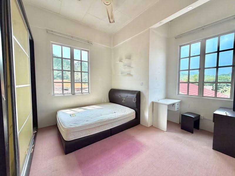 Bungalow House for Sale in Taman Ampang Indah (Kuala Kubu Bharu) - AIMAN ZUHDI - Bedroom - PropertyGuru.com.my
