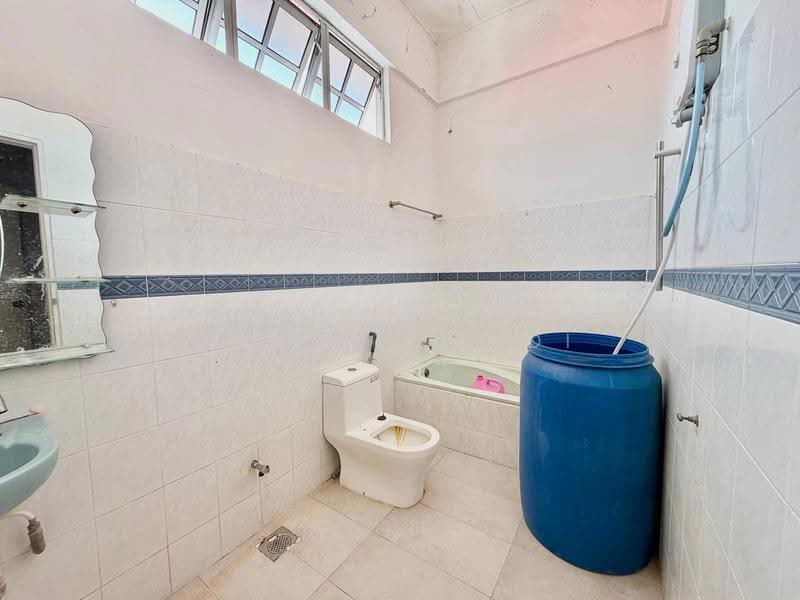 Bungalow House for Sale in Taman Ampang Indah (Kuala Kubu Bharu) - AIMAN ZUHDI - Bathroom - PropertyGuru.com.my