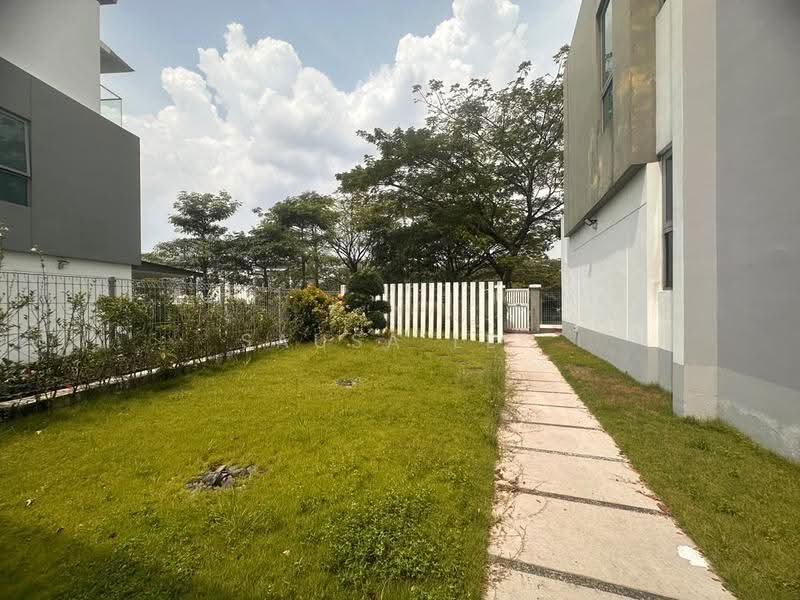 Semi-Detached House for Sale in Taman Molek (Johor Bahru) - Sausa Lee - Exterior - PropertyGuru.com.my