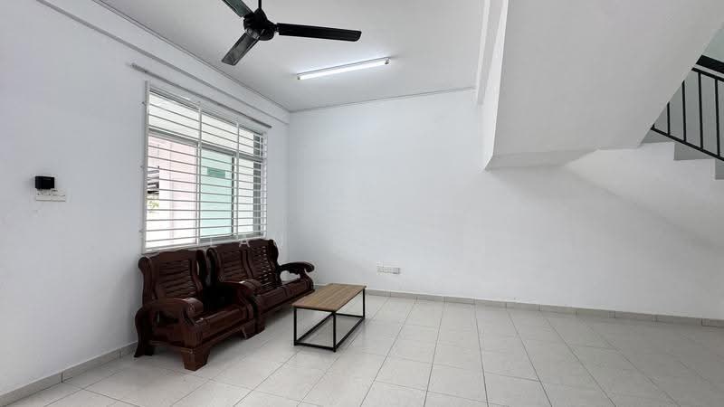 Rumah Teres 2-Tingkat untuk Disewa di Rawang (Selangor) - Lau Ia Ein - Living Room - PropertyGuru.com.my