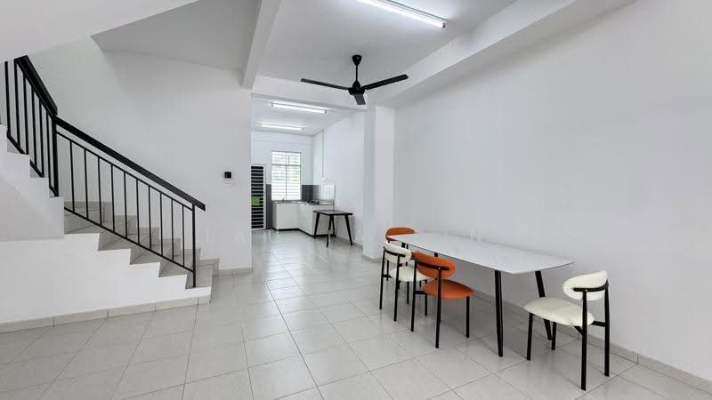 Rumah Teres 2-Tingkat untuk Disewa di Rawang (Selangor) - Lau Ia Ein - Dining Room - PropertyGuru.com.my