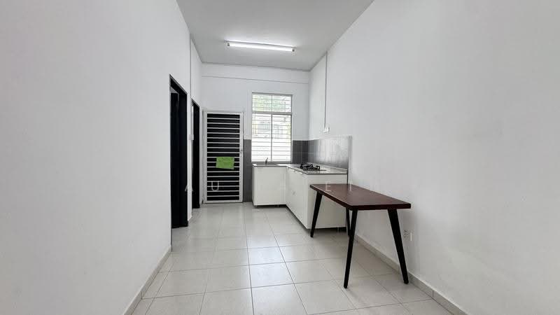 Rumah Teres 2-Tingkat untuk Disewa di Rawang (Selangor) - Lau Ia Ein - Kitchen - PropertyGuru.com.my
