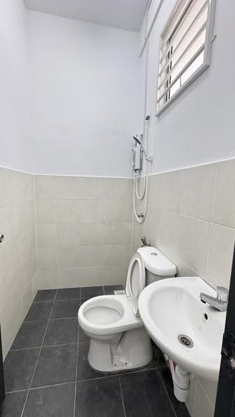 Rumah Teres 2-Tingkat untuk Disewa di Rawang (Selangor) - Lau Ia Ein - Bathroom - PropertyGuru.com.my