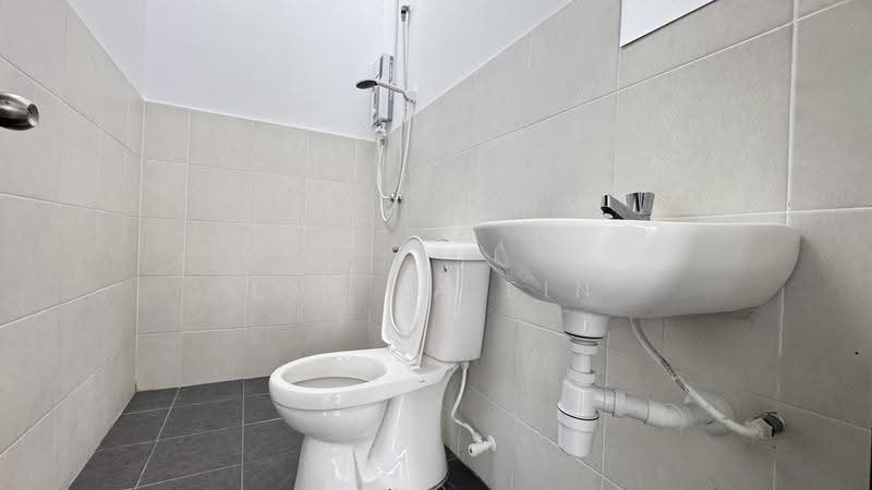 Rumah Teres 2-Tingkat untuk Disewa di Rawang (Selangor) - Lau Ia Ein - Bathroom - PropertyGuru.com.my