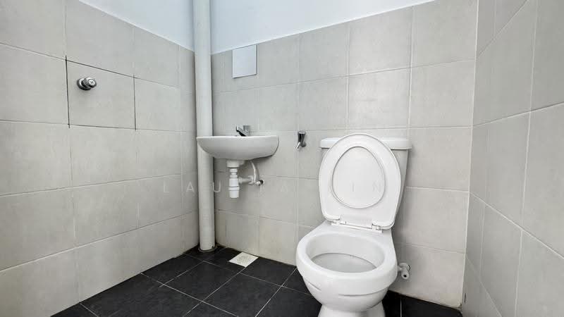 Rumah Teres 2-Tingkat untuk Disewa di Rawang (Selangor) - Lau Ia Ein - Bathroom - PropertyGuru.com.my