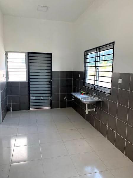2-storey Terraced House for Rent in Sungai Buloh (Selangor) - Wan Azima - Kitchen - PropertyGuru.com.my