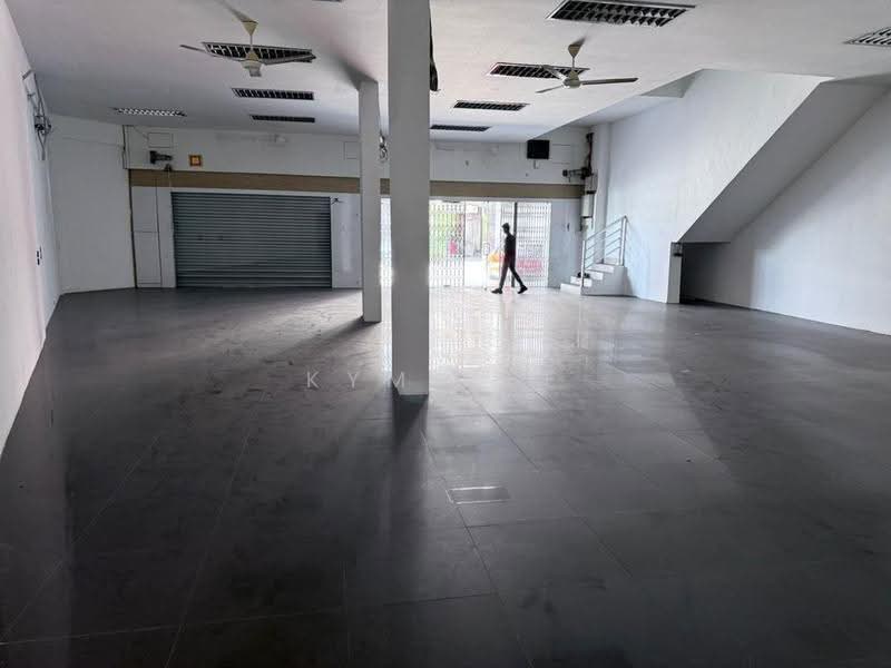 Kedai untuk Disewa di Bandar Indahpura (Kulai) - Kym Kee - Entrance - PropertyGuru.com.my