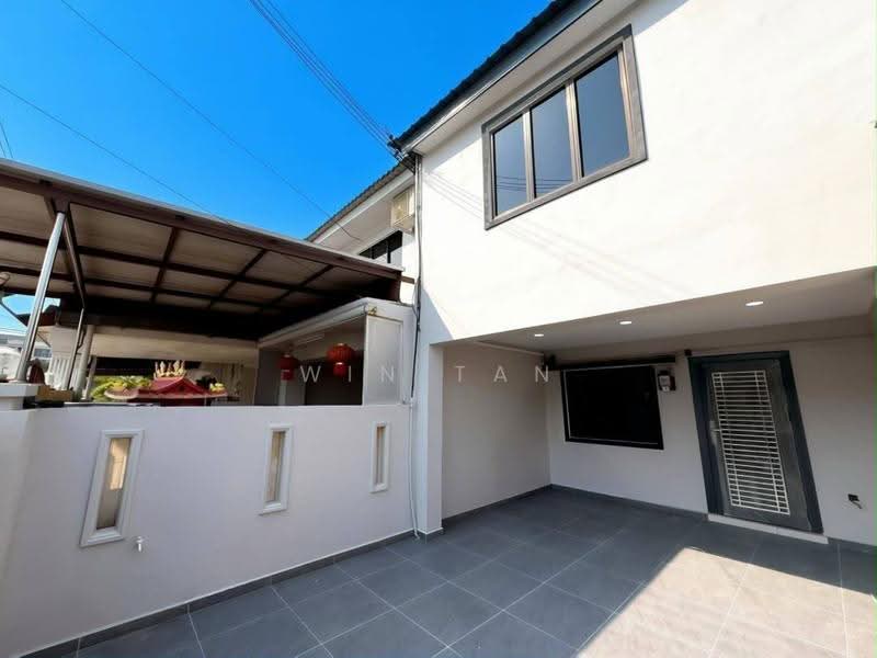 2-storey Terraced House for Sale in Taman Skudai Baru (Skudai) - Win Tan - Exterior - PropertyGuru.com.my