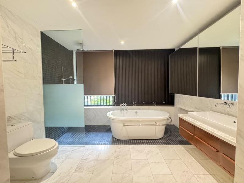 Kondominium untuk Dijual di Dedaun Condominium - Chia Sin - Bathroom - PropertyGuru.com.my