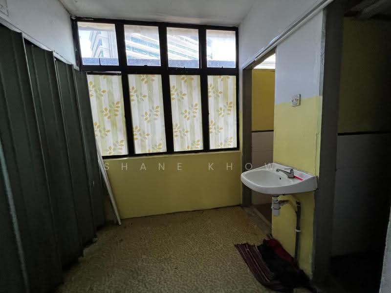 Shop for Rent in Ampang Jaya (Ampang) - Shane Khow - Bathroom - PropertyGuru.com.my