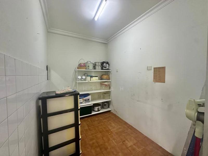 Rumah Banglo untuk Dijual di Kampung Tunku (Petaling Jaya) - Mahirah . - Kitchen - PropertyGuru.com.my