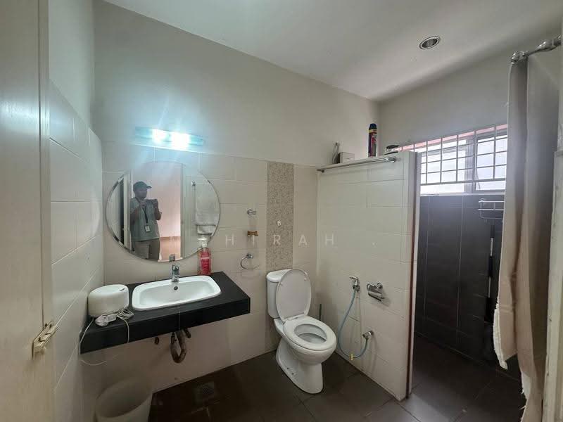 Rumah Banglo untuk Dijual di Kampung Tunku (Petaling Jaya) - Mahirah . - Bathroom - PropertyGuru.com.my