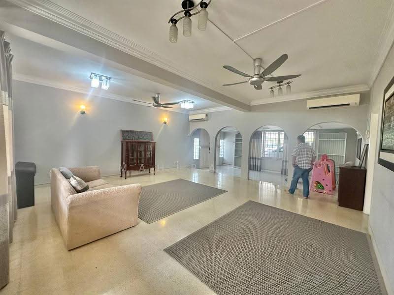Rumah Banglo untuk Dijual di Kampung Tunku (Petaling Jaya) - Mahirah . - Living Room - PropertyGuru.com.my