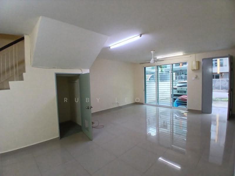 Rumah Bandar untuk Disewa di Kampung Sungai Kayu Ara (Petaling Jaya) - Ruby Leong - Living Room - PropertyGuru.com.my