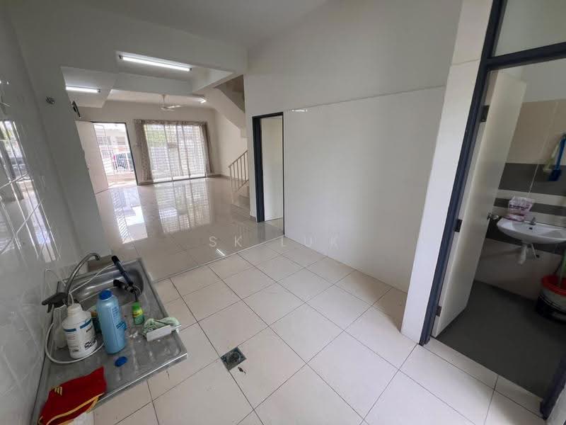 Rumah Teres 2-Tingkat untuk Disewa di Bandar Tasik Puteri (Rawang) - SK Luk - Living Room - PropertyGuru.com.my