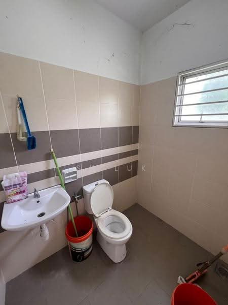 Rumah Teres 2-Tingkat untuk Disewa di Bandar Tasik Puteri (Rawang) - SK Luk - Bathroom - PropertyGuru.com.my
