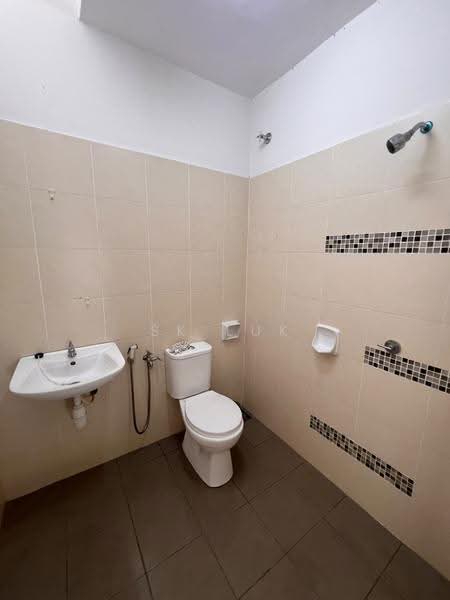 Rumah Teres 2-Tingkat untuk Disewa di Bandar Tasik Puteri (Rawang) - SK Luk - Bathroom - PropertyGuru.com.my