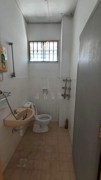 Rumah Teres 2-Tingkat untuk Dijual di Taman Molek (Johor Bahru) - Jack Wong - Bathroom - PropertyGuru.com.my