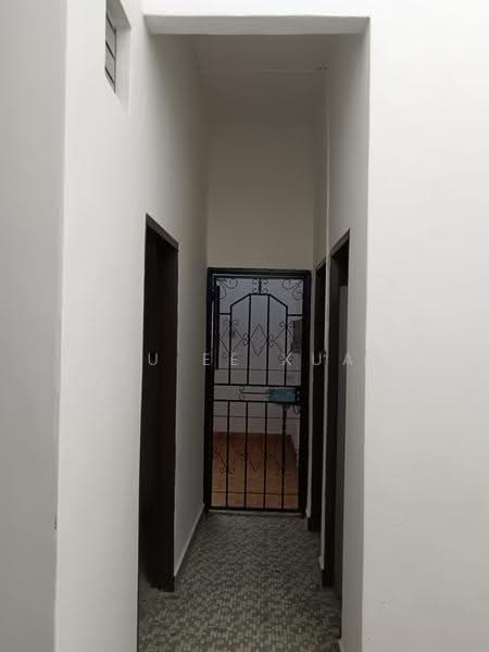 1-storey Terraced House for Sale in Taman Pantai (Batu Pahat) - Lau Ee Xuan - Corridor - PropertyGuru.com.my