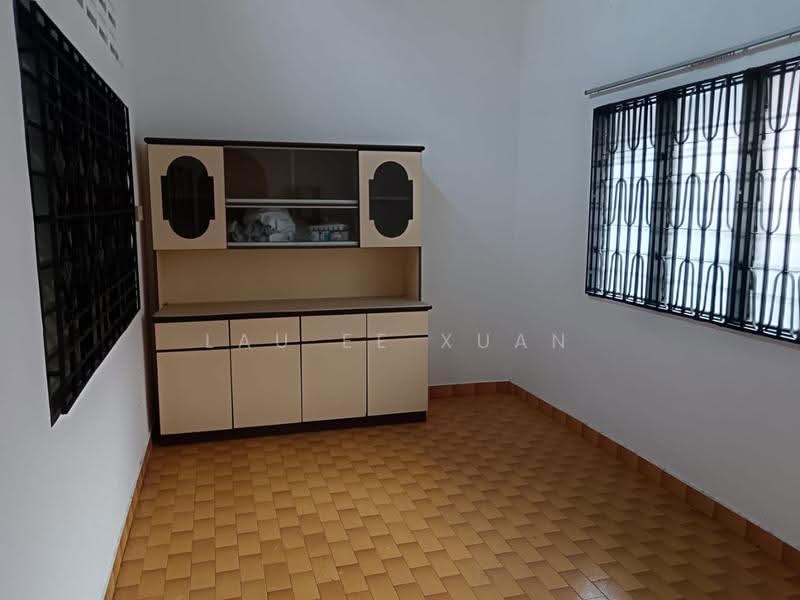 1-storey Terraced House for Sale in Taman Pantai (Batu Pahat) - Lau Ee Xuan - Living Room - PropertyGuru.com.my